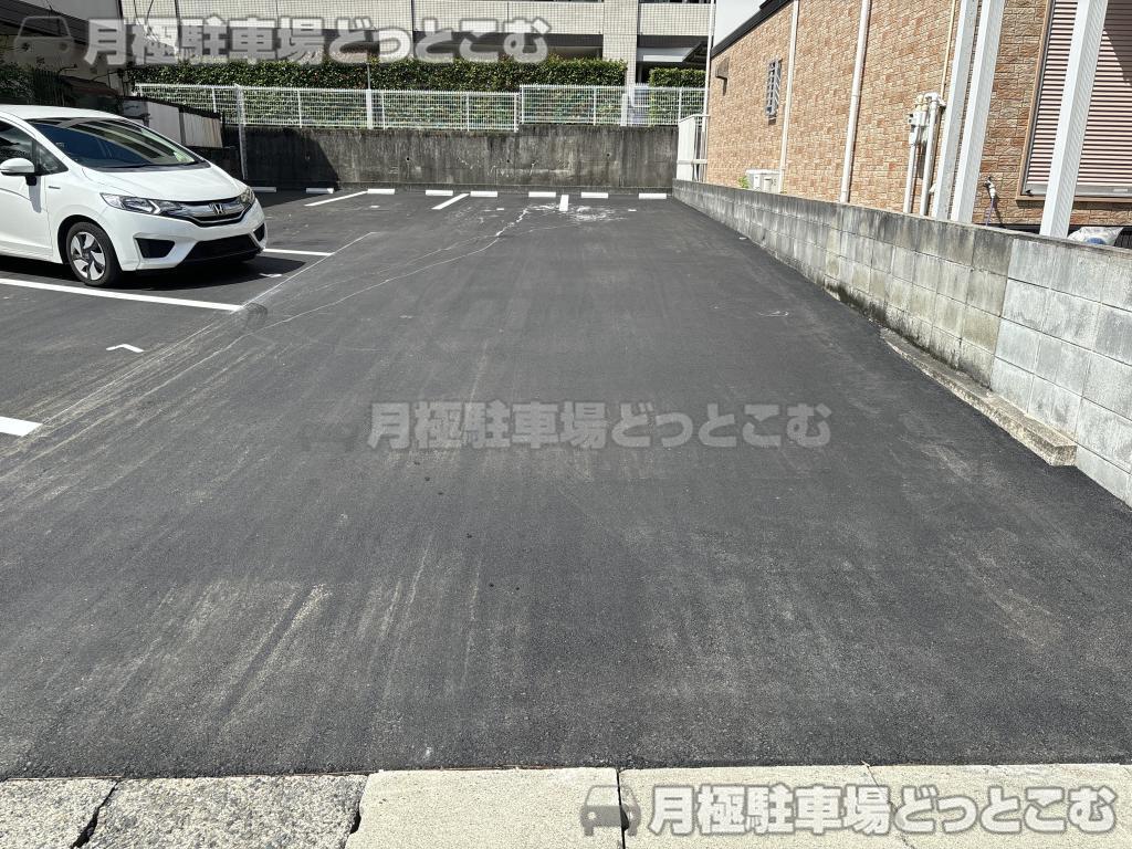 名古屋市緑区桃山1丁目14番1、15番の月極駐車場9