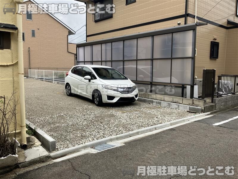 名古屋市西区栄生1丁目19-11の月極駐車場4