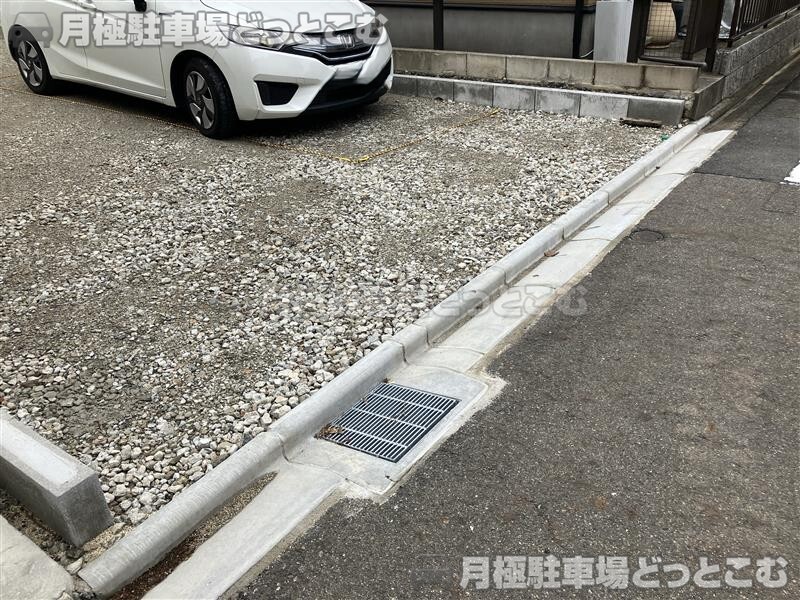 名古屋市西区栄生1丁目19-11の月極駐車場6