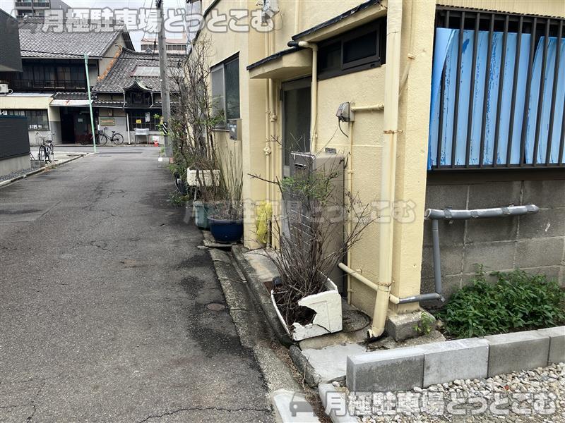 名古屋市西区栄生1丁目19-11の月極駐車場8