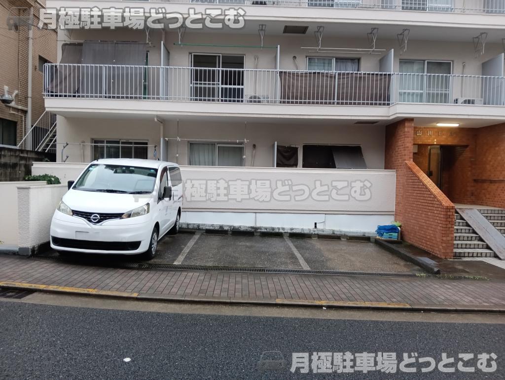 文京区小石川5丁目13-14の月極駐車場2