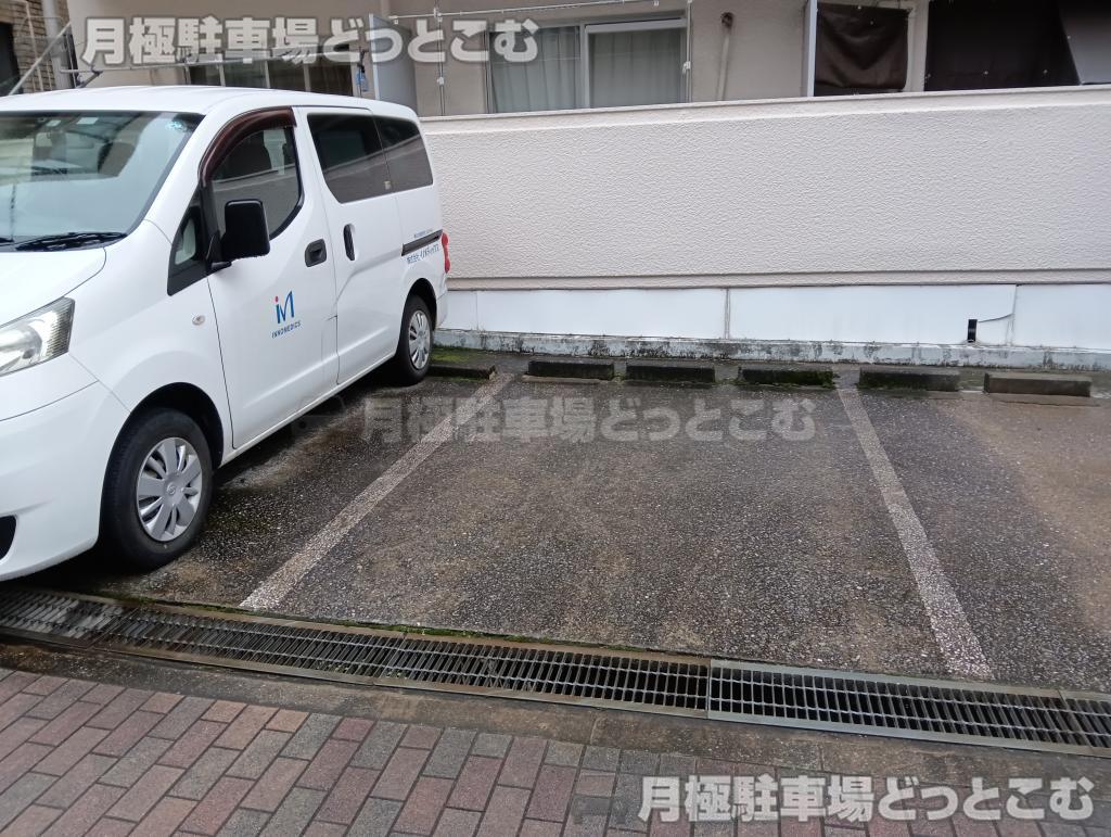 文京区小石川5丁目13-14の月極駐車場3
