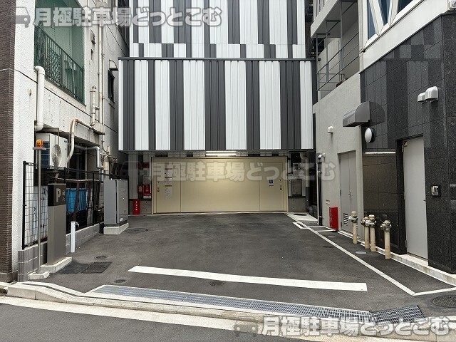 横浜市中区吉田町48の月極駐車場1