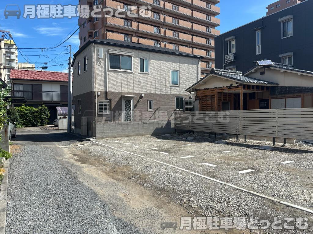 松山市南町1丁目4−26の月極駐車場1