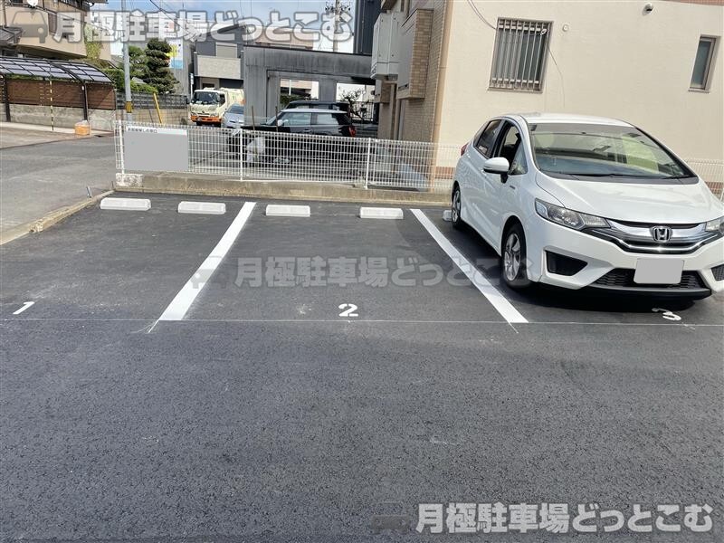 名古屋市千種区下方町4丁目28-2の月極駐車場2