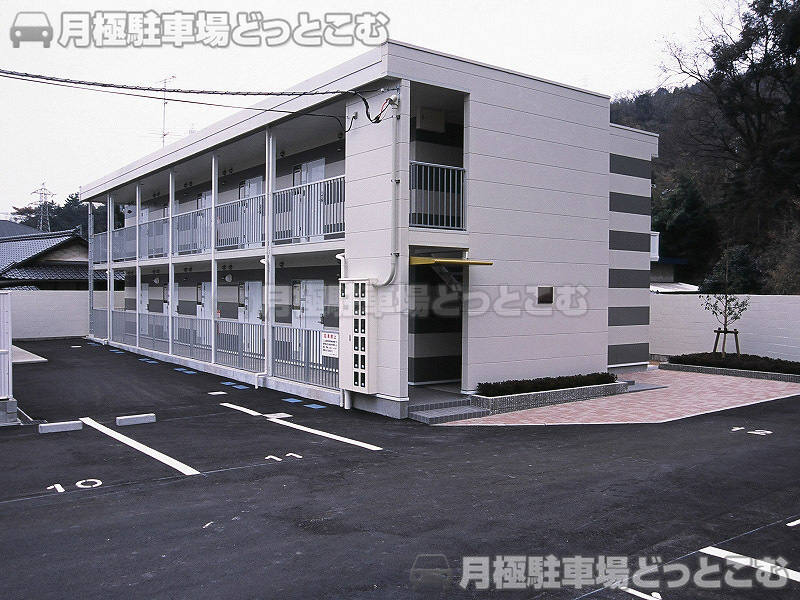 新居浜市磯浦町11－17の月極駐車場1