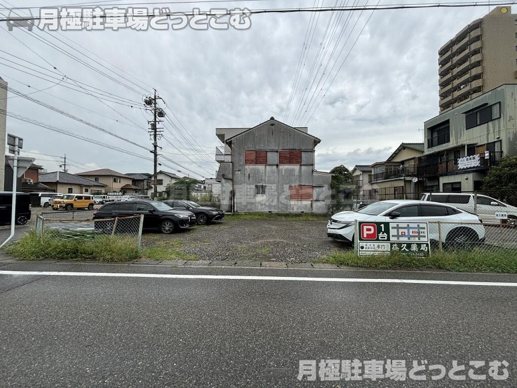 名古屋市緑区鳴海町中汐田214番の月極駐車場1