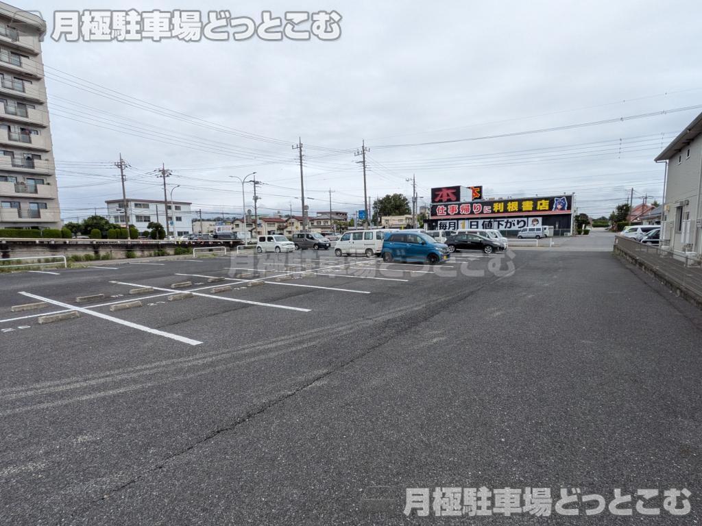 前橋市石倉町5-18-5の月極駐車場1