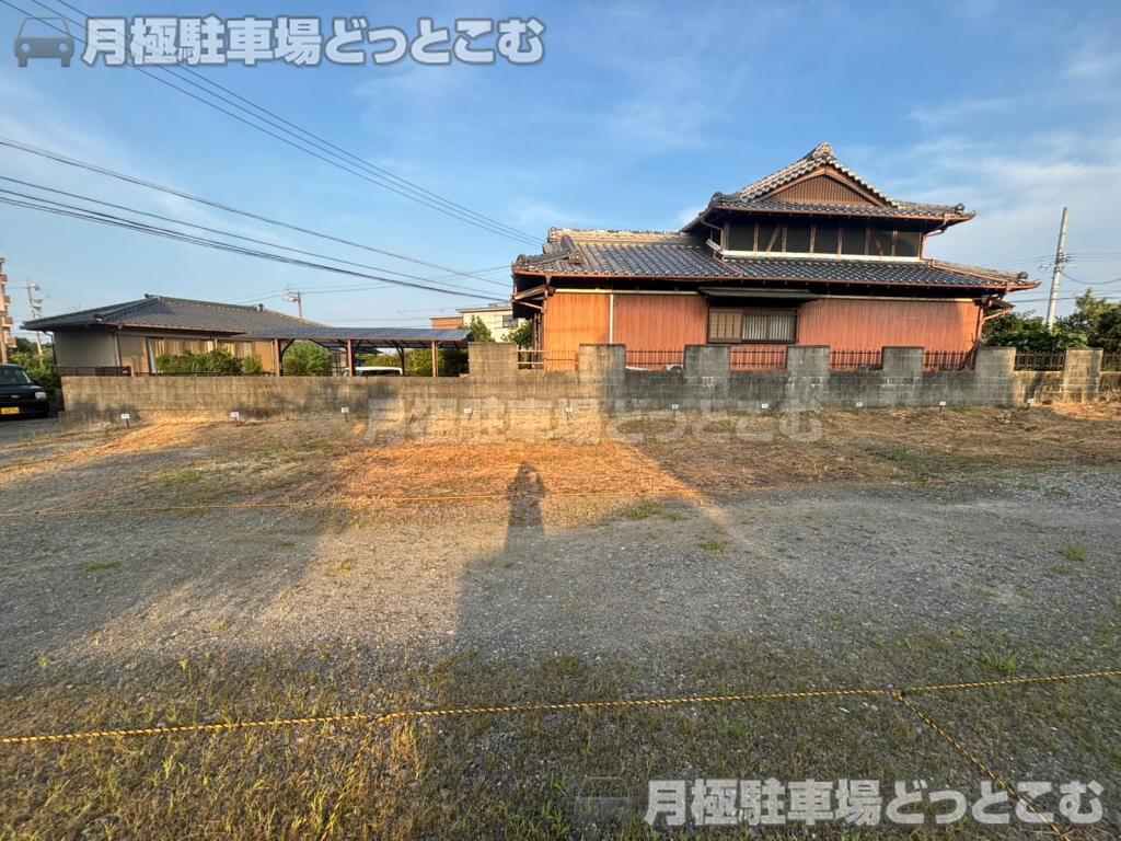 津市栗真町屋町684−1 の月極駐車場2