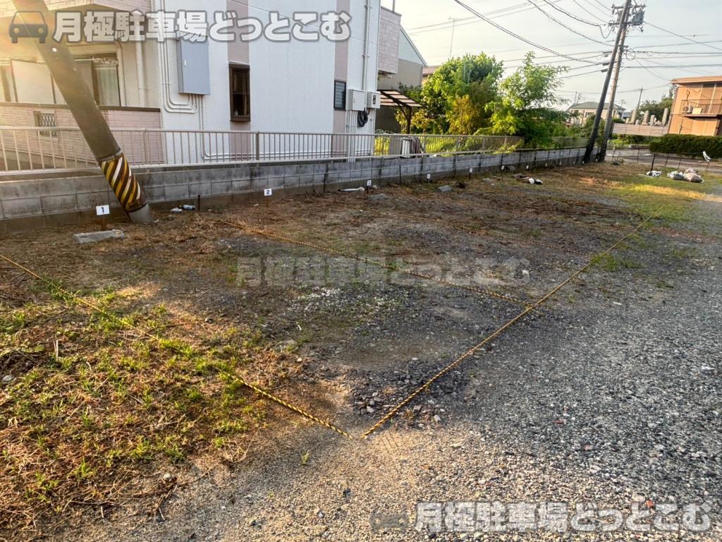 津市栗真町屋町684−1 の月極駐車場3