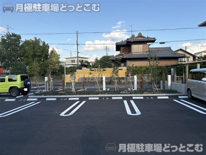 春日井市岩成台7丁目13-6の月極駐車場1
