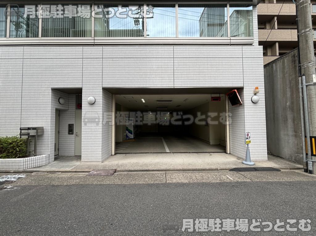 名古屋市中区大須4丁目1-65の月極駐車場1