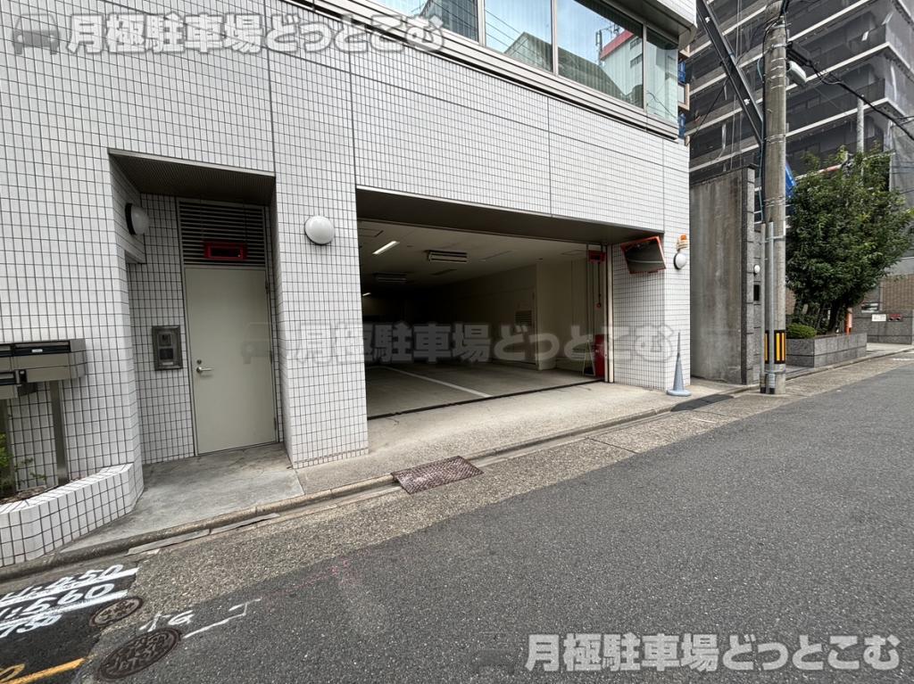 名古屋市中区大須4丁目1-65の月極駐車場3