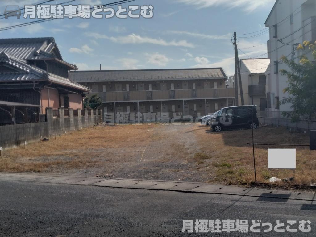 津市栗真町屋町684-1の月極駐車場1