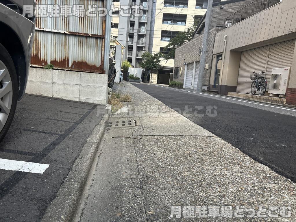 名古屋市東区泉2丁目1913番1の月極駐車場10