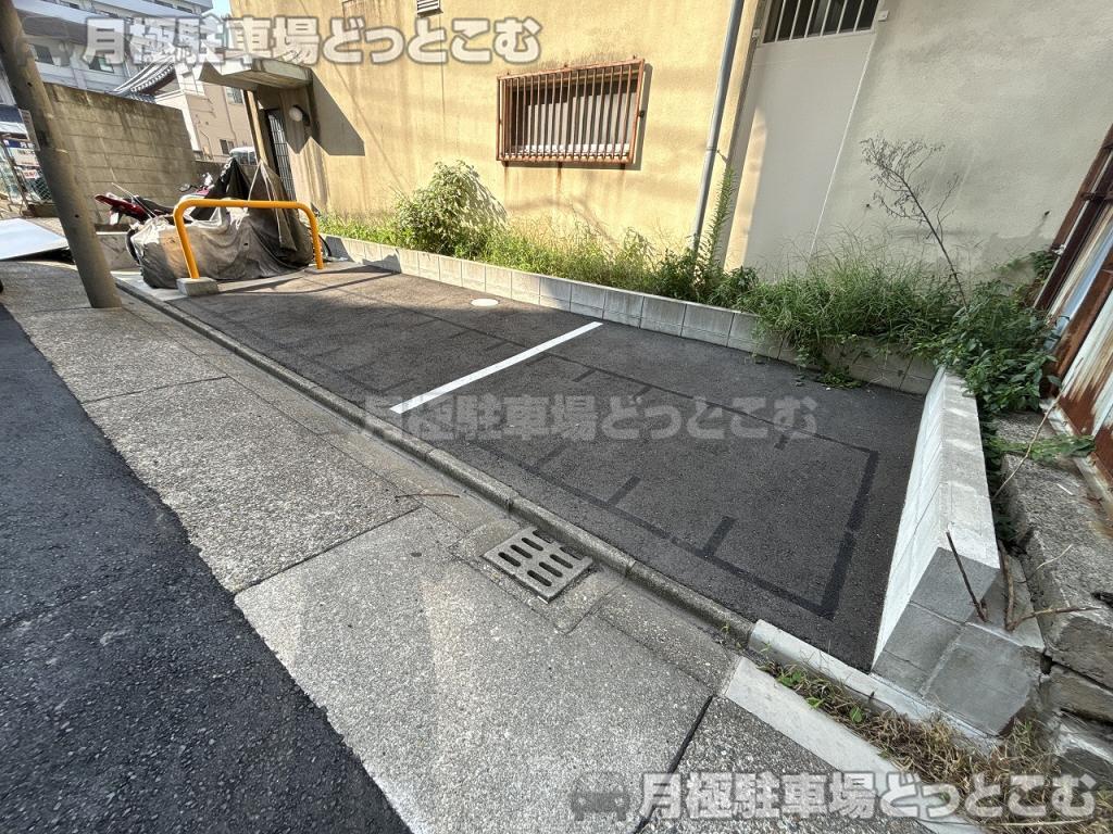 名古屋市東区泉2丁目1913番1の月極駐車場2