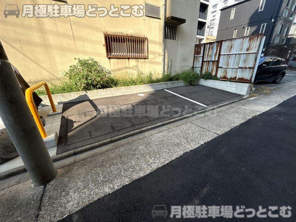 名古屋市東区泉2丁目1913番1の月極駐車場3