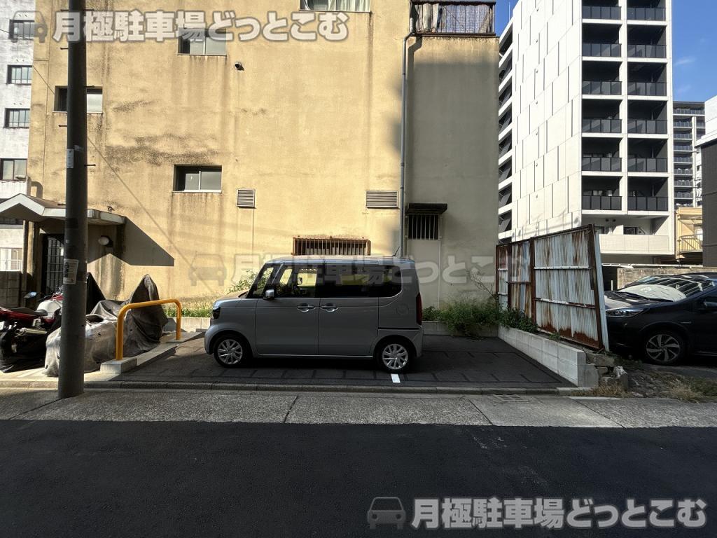 名古屋市東区泉2丁目1913番1の月極駐車場7