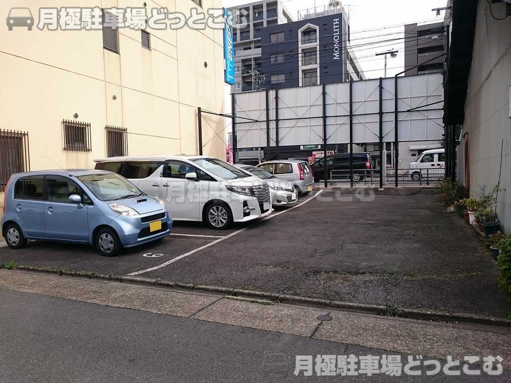 名古屋市東区新出来2-808の月極駐車場1