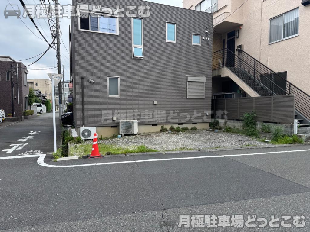 八王子市子安町4丁目21-9の月極駐車場1