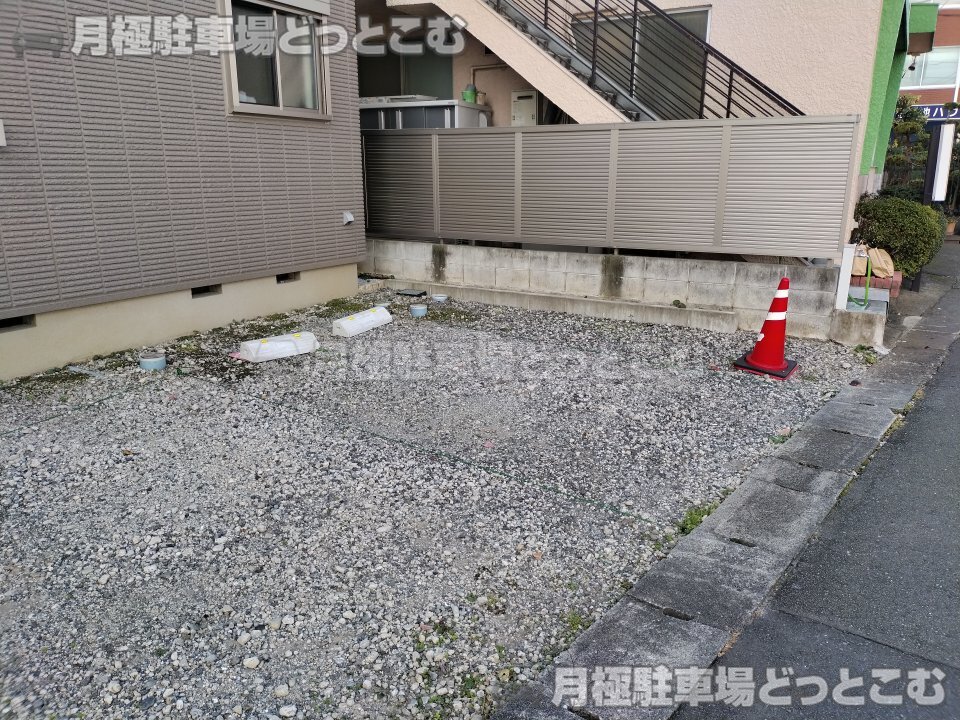 八王子市子安町4丁目21-9の月極駐車場2