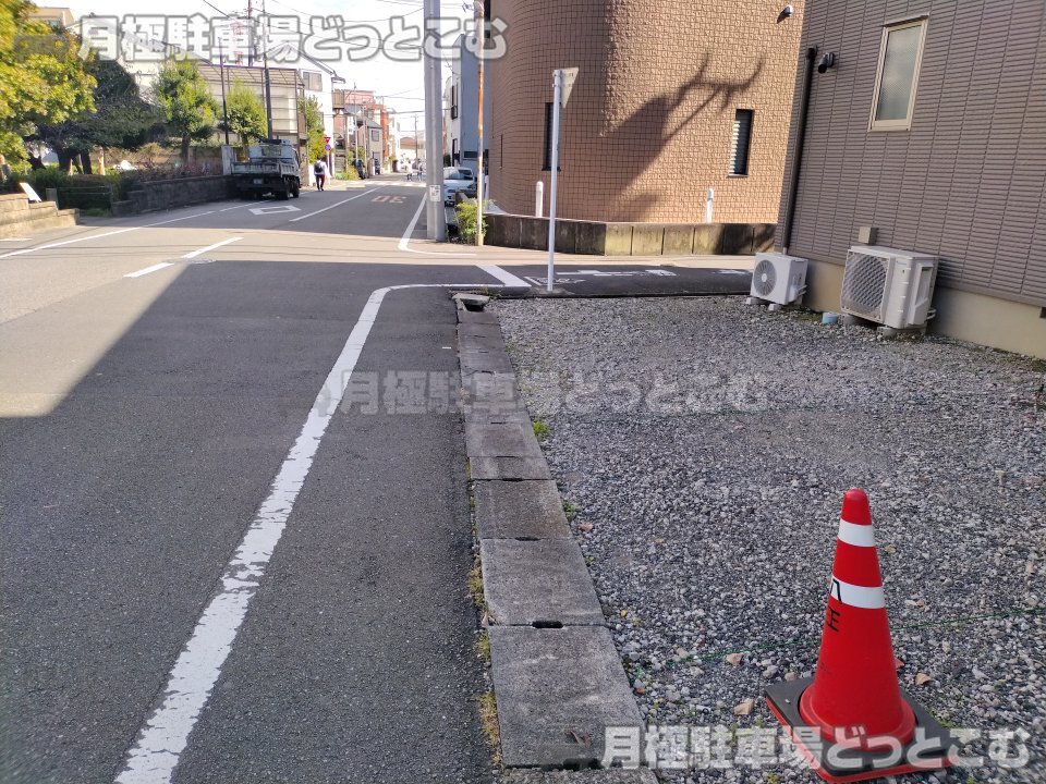 八王子市子安町4丁目21-9の月極駐車場5