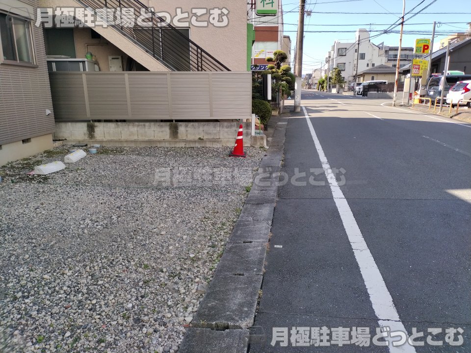 八王子市子安町4丁目21-9の月極駐車場6