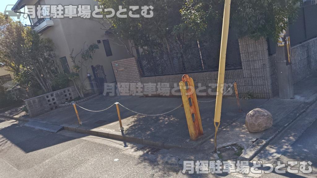 西宮市上之町34-30の月極駐車場1