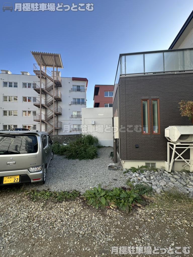 札幌市中央区南16条西5丁目3-17の月極駐車場1