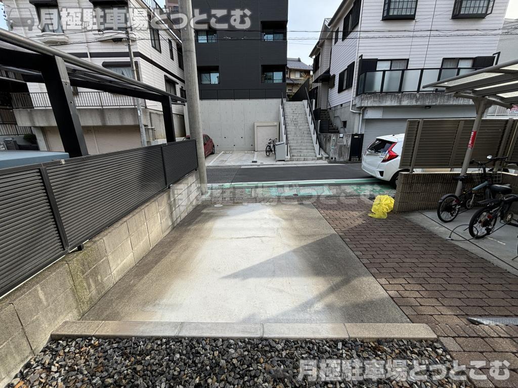 名古屋市昭和区川名町6丁目27-2の月極駐車場7