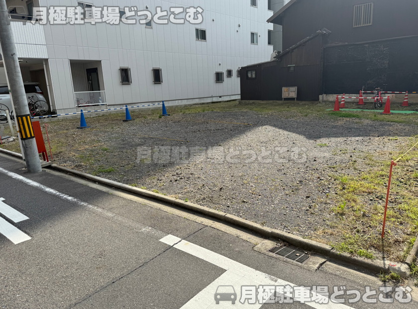 名古屋市西区那古野1丁目1701,1702,1703の月極駐車場7