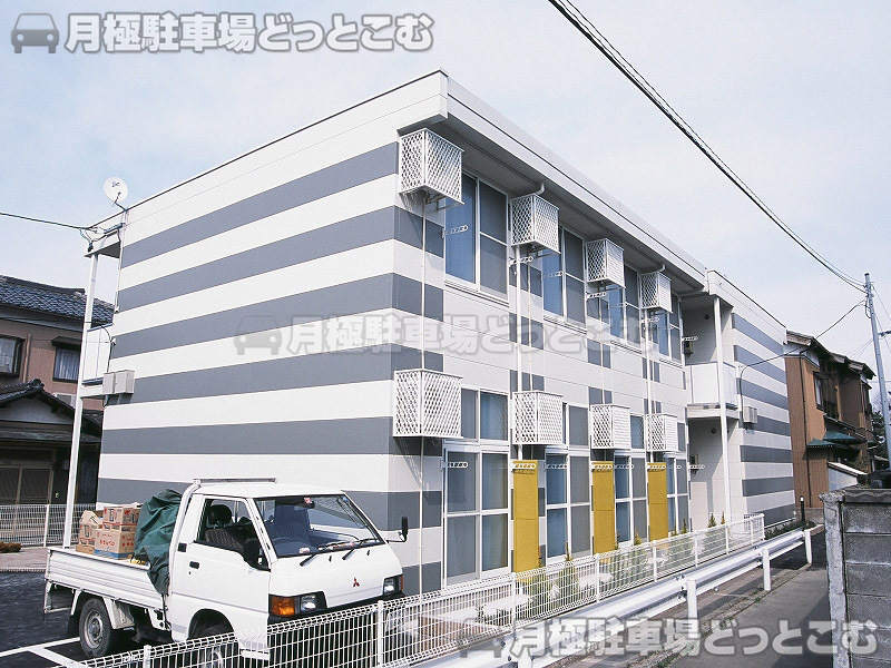 新潟市江南区東本町4－2－33の月極駐車場1
