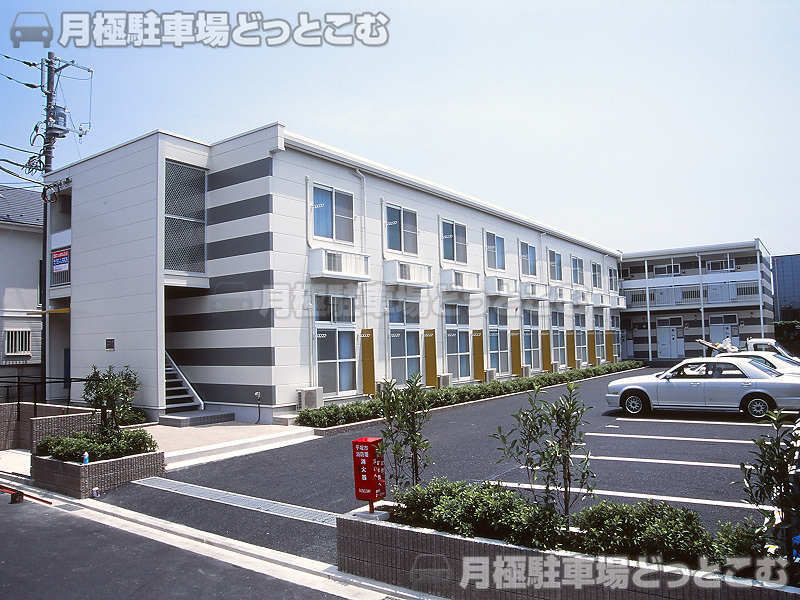 平塚市西八幡3－5－23の月極駐車場1