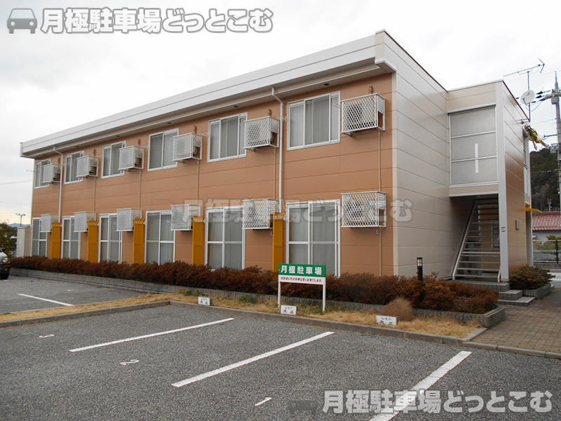 彦根市岡町147－3の月極駐車場1