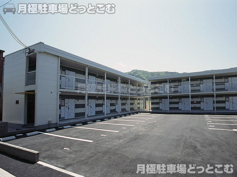 海南市名高410の月極駐車場1