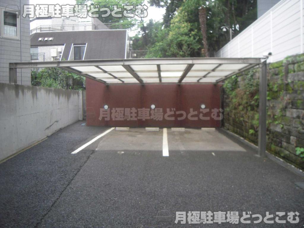 港区南麻布1-3-1の月極駐車場2