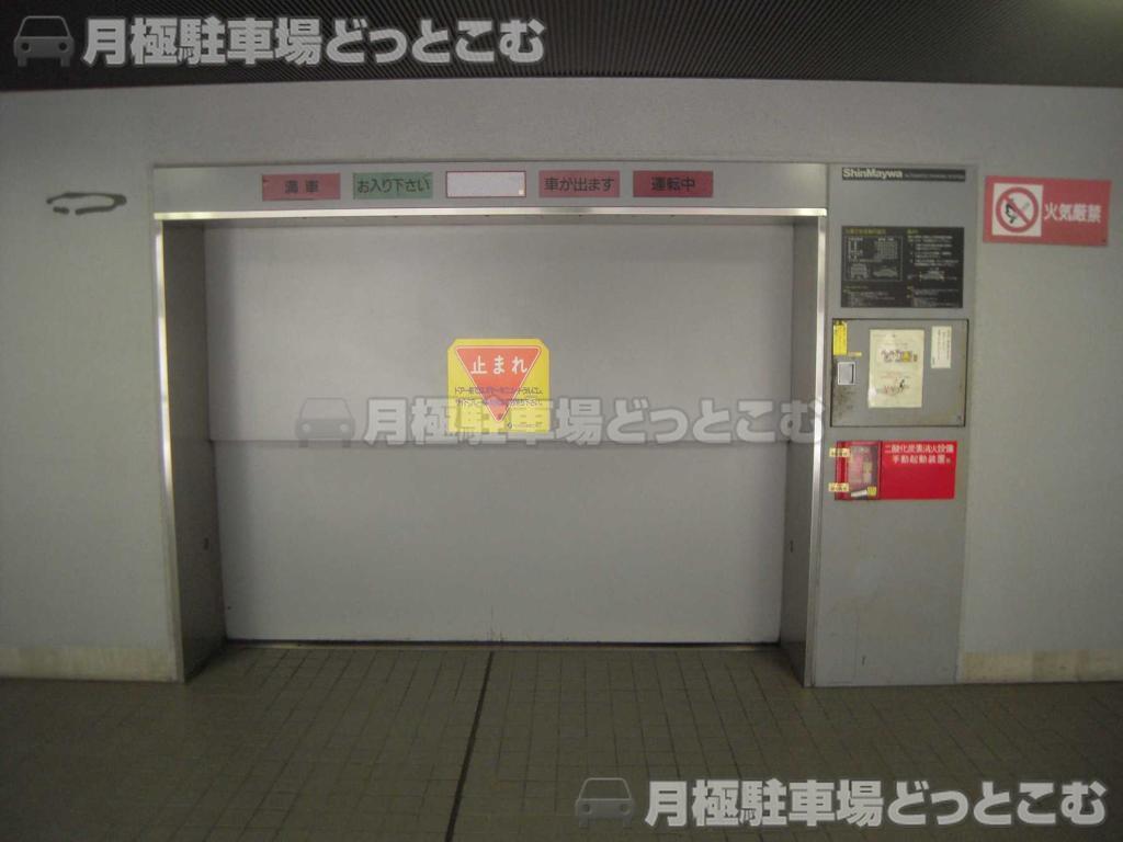 港区西新橋3-16-11の月極駐車場2