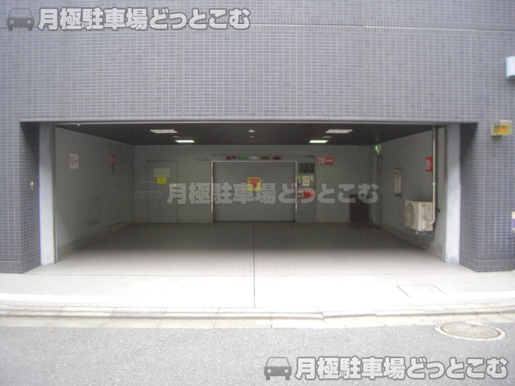 港区西新橋3-16-11の月極駐車場3
