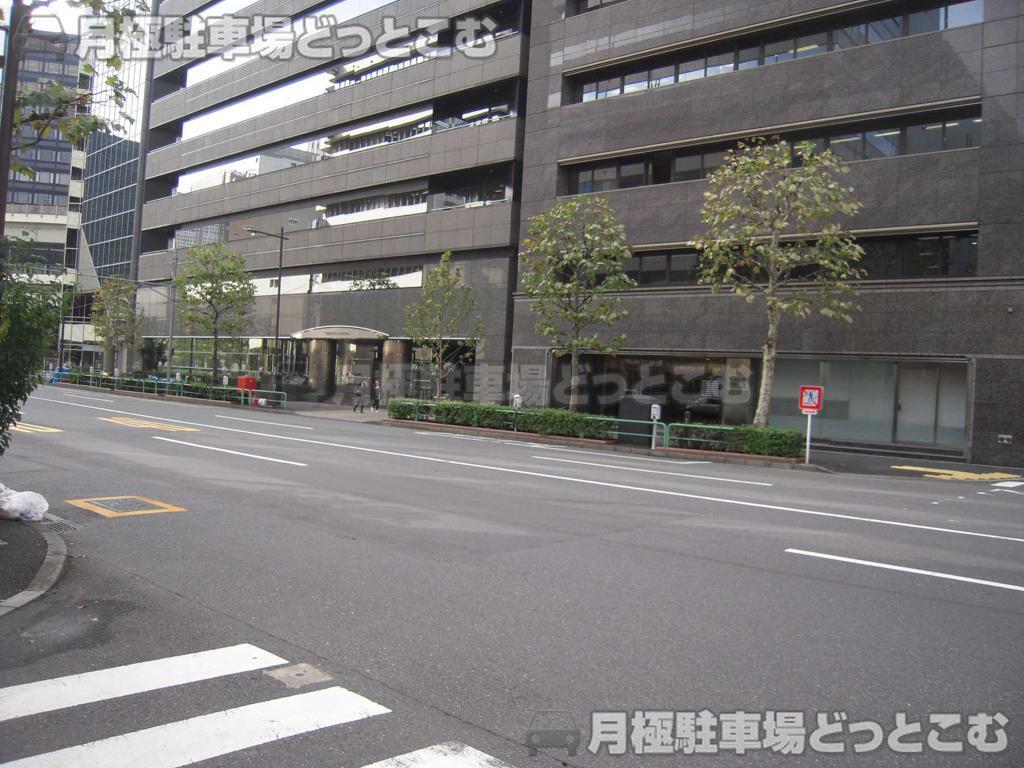 千代田区神田神保町3-29の月極駐車場3