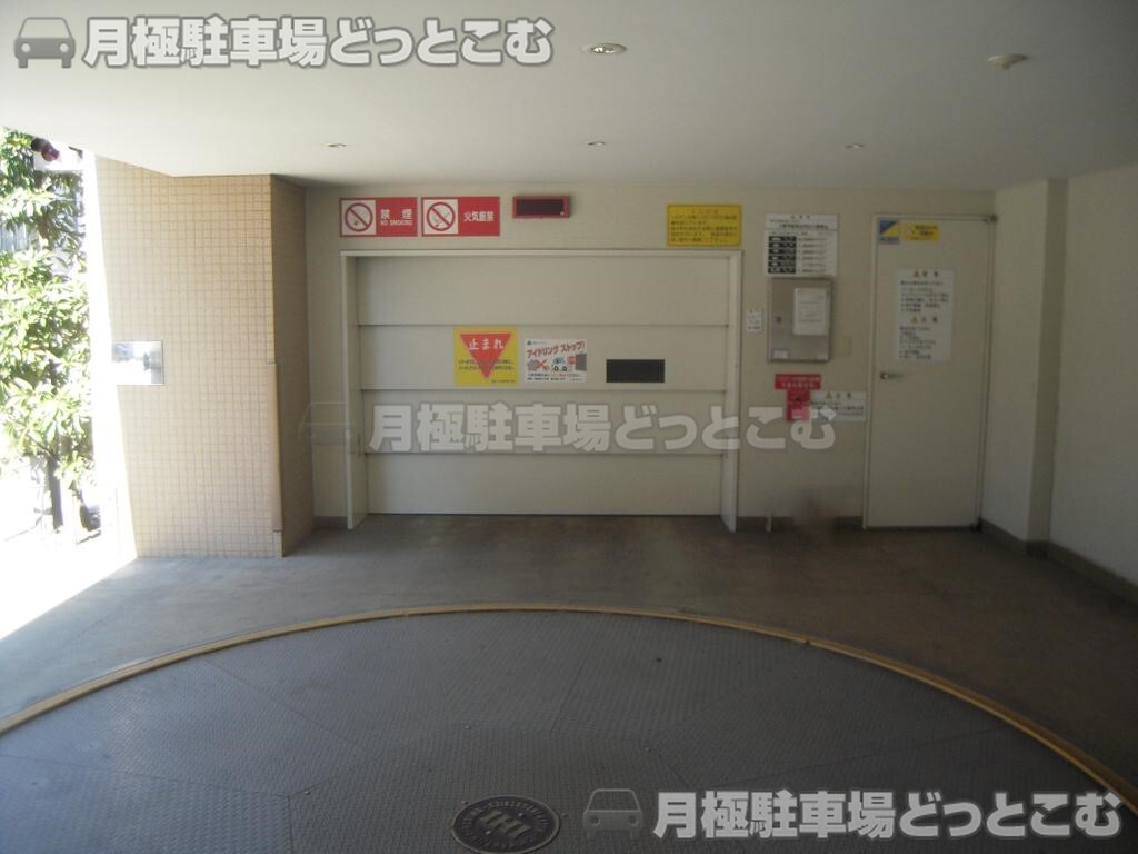 世田谷区用賀2-19-9の月極駐車場2