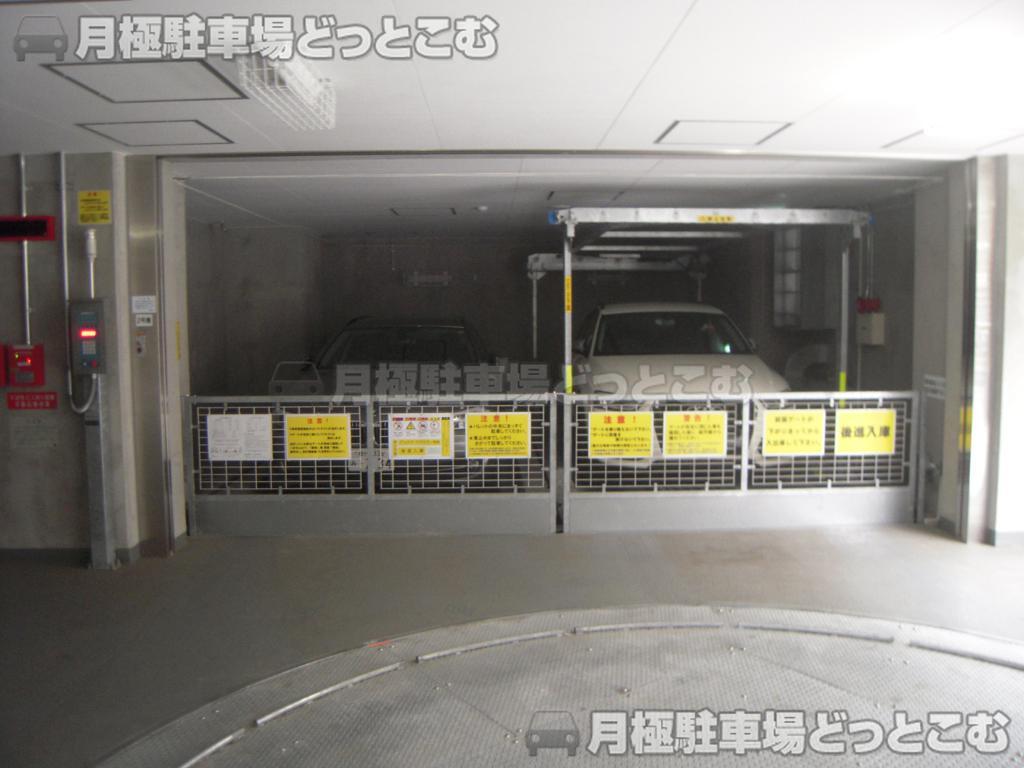 新宿区富久町8-18の月極駐車場2
