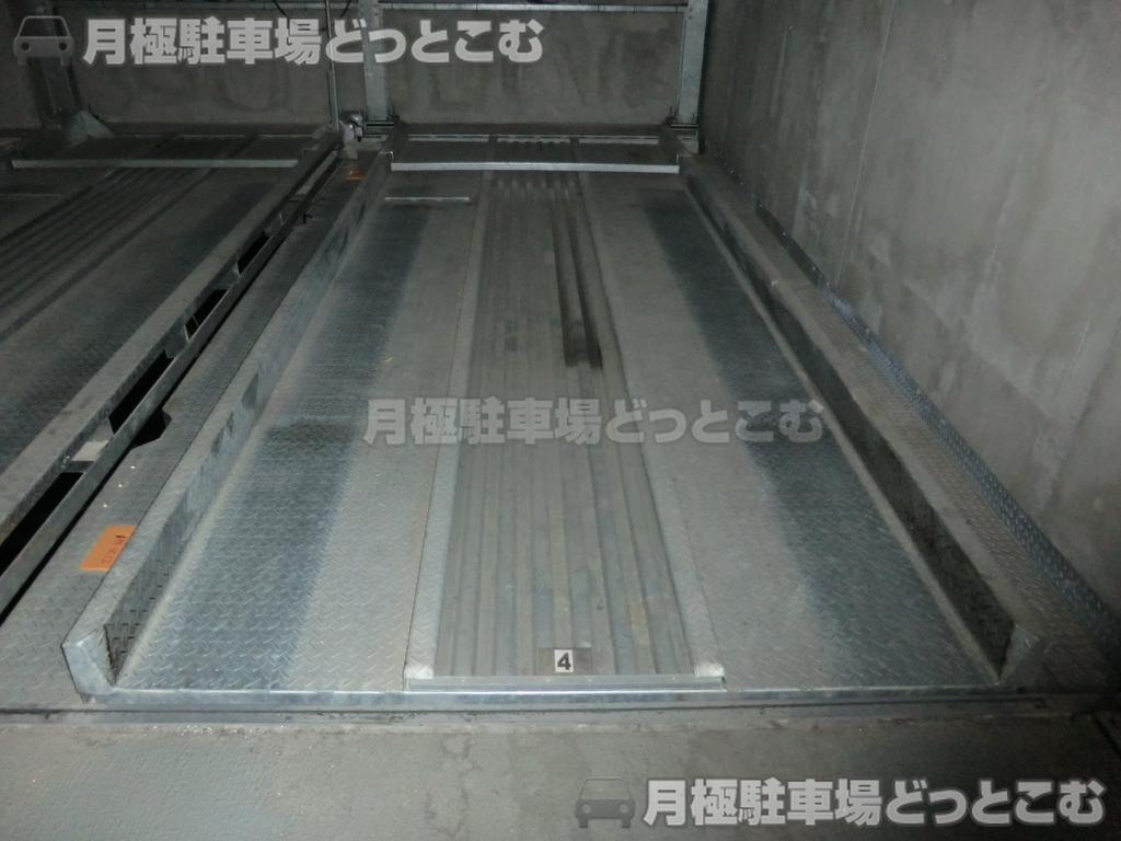 新宿区富久町8-18の月極駐車場3