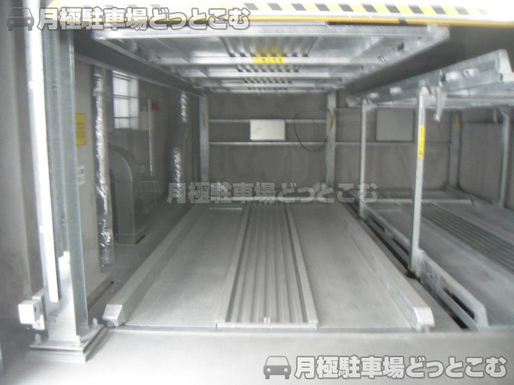 新宿区富久町8-18の月極駐車場4