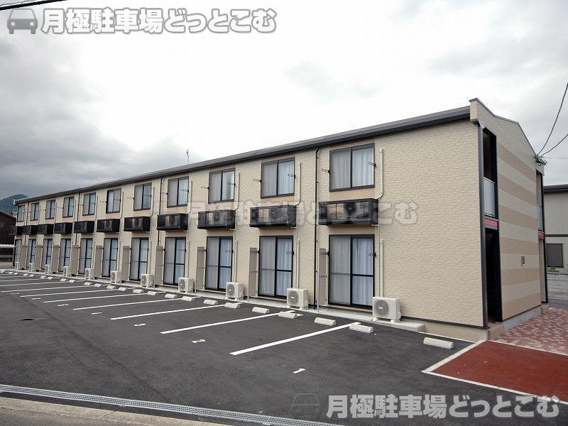 坂出市久米町2－12－53の月極駐車場1