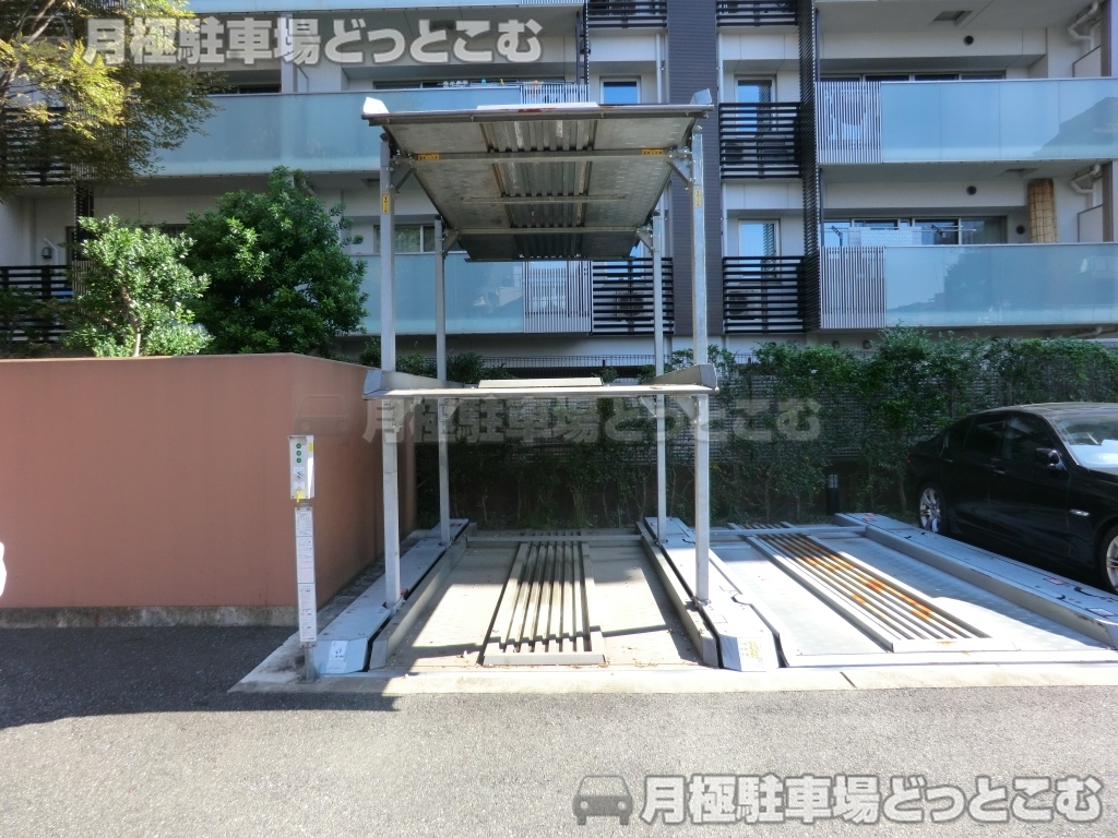 新宿区東五軒町5-8の月極駐車場3