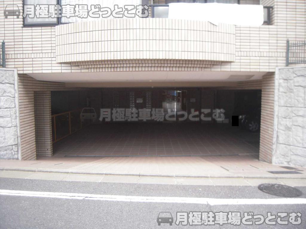 渋谷区代々木4-26-6の月極駐車場2