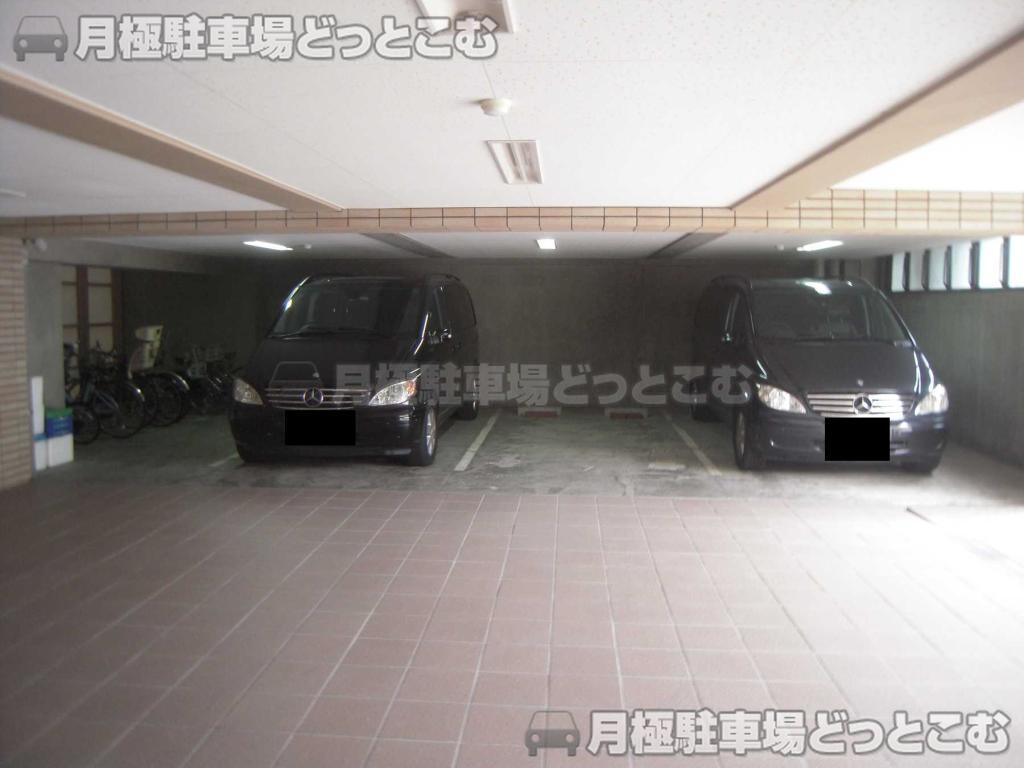 渋谷区代々木4-26-6の月極駐車場2