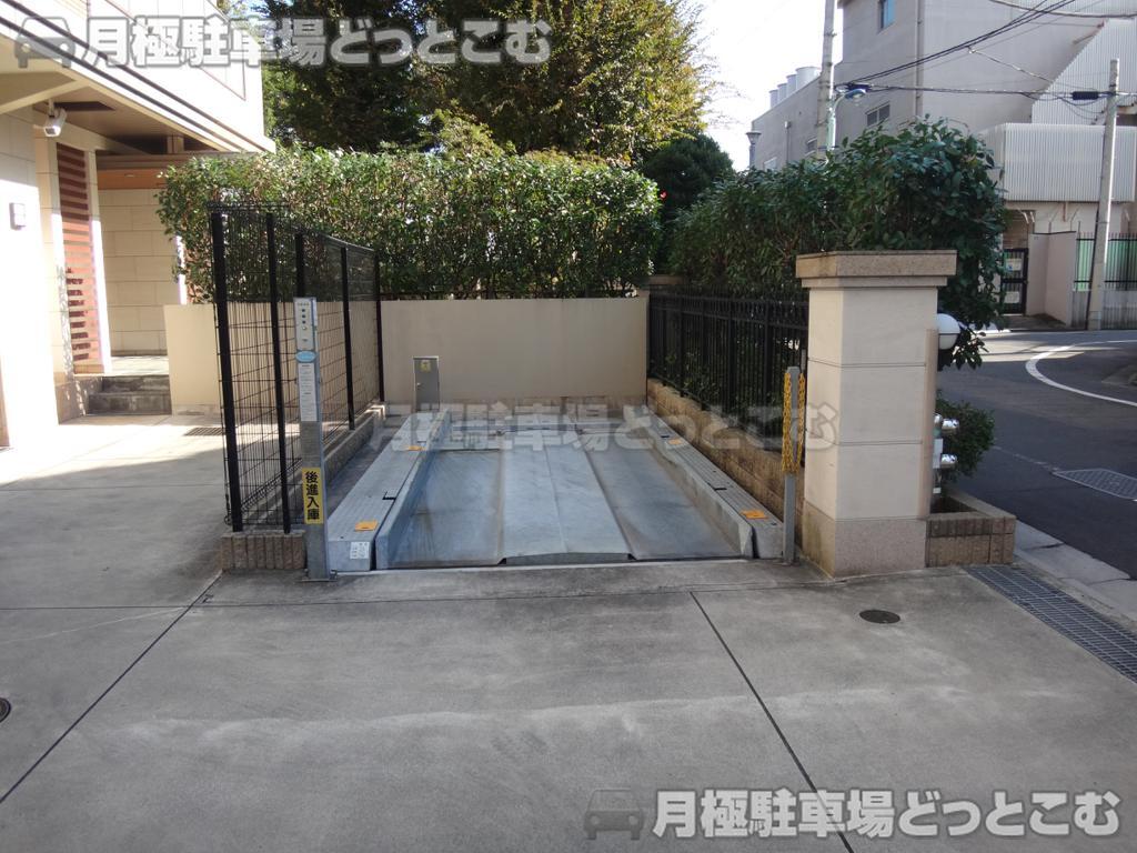 文京区本駒込5-67-9の月極駐車場3