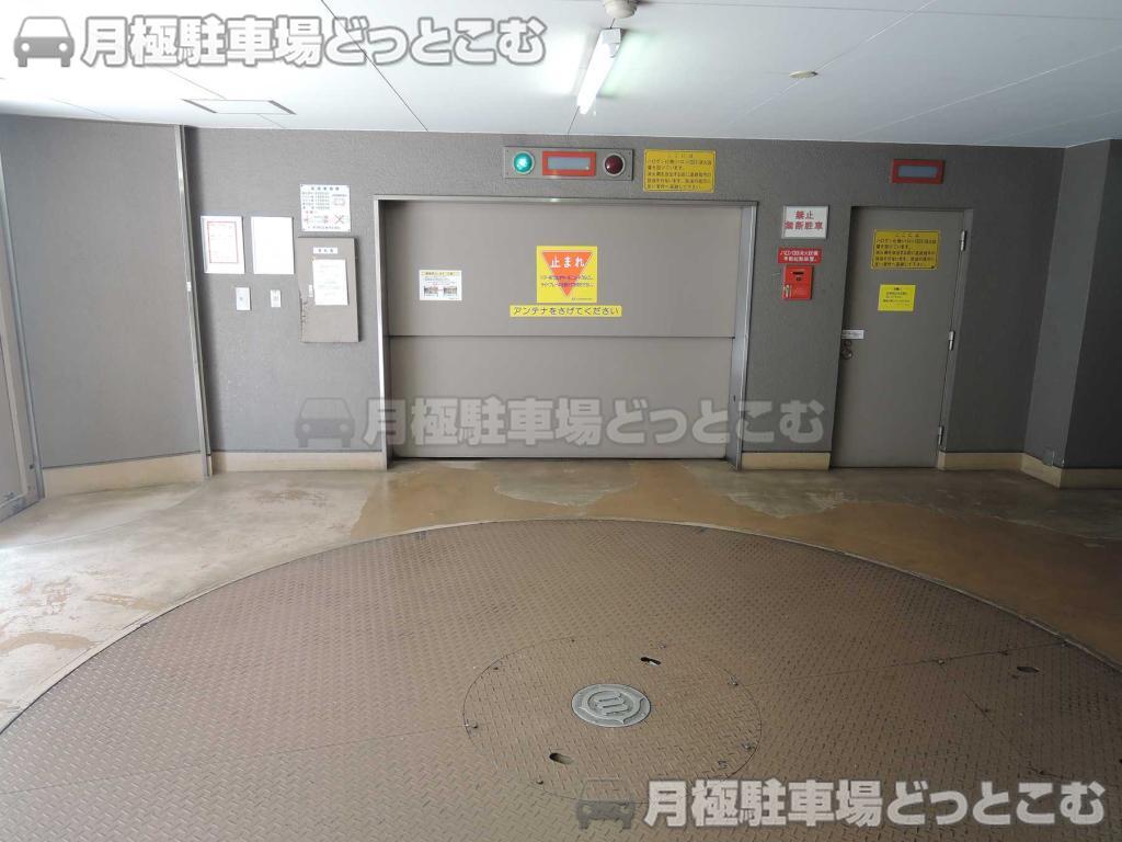 渋谷区富ヶ谷1-13-9の月極駐車場2