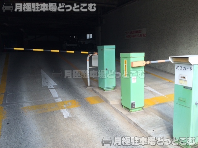 墨田区文花1-31-16の月極駐車場2